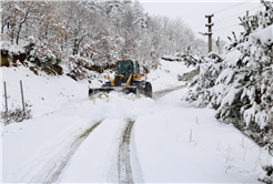 Büyükşehir duraksız kar mesaisiyle grup yollarının tamamını ulaşıma açtı