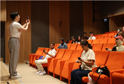 Genç Atölye’de gençler mobil fotoğrafçılığın inceliklerini öğreniyor