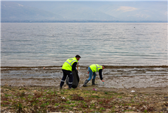 Sapanca Gölü kıyılarında ekosistemi koruyan temizlik çalışması sürüyor