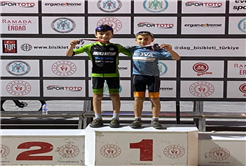 Büyükşehir sporcularından madalya yağmuru
