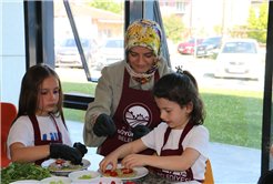 Anneleri ve çocuklar çölyak için farkındalık mesajını ‘glutensiz kreple’ verdi