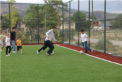 Okullar tatil oldu, Bayatlı gençler sahaya koştu