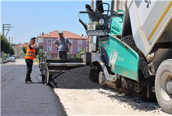 Büyükşehir Karasu’da sahil trafiğini rahatlatacak caddede asfalt çalışmalarına başladı