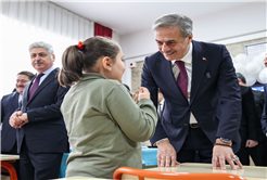 Yusuf Alemdar çocukların karne sevincini paylaştı: “Geleceğe doğru attığınız her adımda yanınızda biz olacağız”