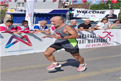 Uluslararası maratonda birincilik kürsüsü Ali Turan’ın