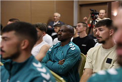 Yusuf Alemdar’dan Bolu kampında önemli mesajlar: “Sakaryaspor bir ruh işidir, sevdadır ve her sorun kenetlenmeyle aşılır”