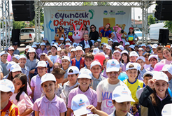 Çocuklar Sakarya’da bir ilke misafir oldu: Oyuncak Festivali’nde rengarenk buluşma