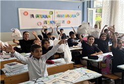 Büyükşehir okulun ilk haftasında minikleri yalnız bırakmadı