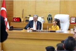 Yusuf Alemdar başkanlığı Elisa’ya devretti: “Hayal kurmaktan asla vazgeçmeyin”