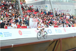 Şampiyon pedallar MTB Dünya Kupası’nda nefes kesti