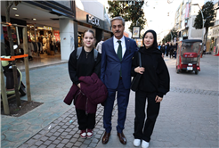 “Vatandaşlarla kucaklaştı, talepleri dinledi, Ramazan ayını tebrik etti”