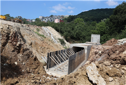 Beşköprü ulaşımı için yepyeni bir döneme adım adım: 14 metrelik istinat duvarı tamam, altyapı bitiyor
