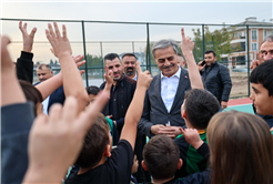 “Gençlerimizin sporla büyüyeceği 10 futbol, basketbol, voleybol sahası hazır”