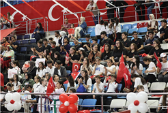 “Gençlerimizin yanında oluyor, onların sporla, sanatla ve eğitimle iç içe büyümesi için gereken desteği sunuyoruz”