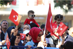 Yusuf Alemdar bulvara sığmayan bayram coşkusuna ortak oldu: “İlelebet nice yüzyıllara…”