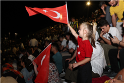 Binlerce Sakaryalı Milli Takım için tek yürek oldu: Millet Bahçesi’nde tarihi gece