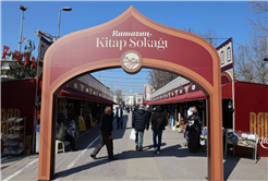 Kitap Sokağı Ramazan akşamlarında kitapseverlerin buluşma noktası oldu