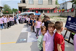 En renkli trafik etkinliği yine Büyükşehir’den: Güvenli trafiğin şartlarını ‘tebessümle’ öğrendiler