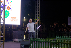 Büyükşehir’in ‘Yaz Seninle Güzel’ konser rüzgarında Emir Şamur coşkusu
