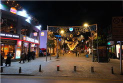 Çark Caddesi’nde ışıl ışıl Ramazan 