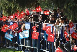 Yusuf Alemdar bulvara sığmayan bayram coşkusuna ortak oldu: “İlelebet nice yüzyıllara…”