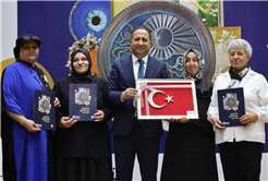 Karasu SAMEK’te üreten eller yıl sonu sergisinde buluştu