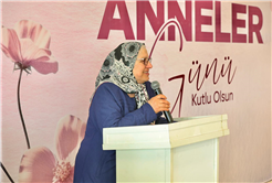 “Anne sadece evlat büyüten değil, geleceğin temellerini atan güçlü bir rehberdir”