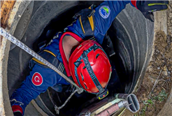 Kocaali’de bir canı 11 metrelik çukurdan sağ salim kurtardılar