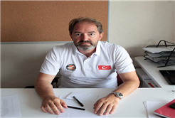 Dev Adamlar Parkeye İndi