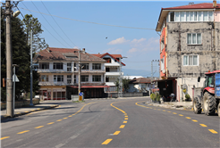 Akyazı’nın 3 mahallesi sıcak asfaltta buluştu: 8 kilometrelik güzergah sil baştan yenilendi