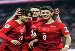 Dev ekran kuruldu: Sakarya Ay Yıldız için bu meydanda tek yürek olacak