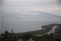 Göl üzerinden geçen bulutlar böyle görüntülendi