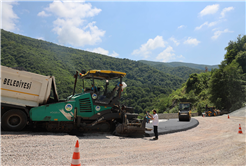 Büyükşehir, Sapanca’da heyelan riskine karşı yolu güçlendirdi, ulaşımı yeniledi