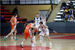 Son saniye basketiyle sezonun ilk galibiyeti geldi: 76-75