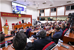 “Aynı anda her alanda yatırım ve hizmeti şehrimizle buluşturuyoruz”