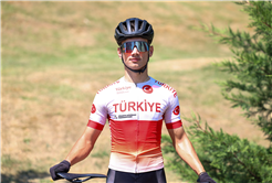 Milli pedallar dünyanın en heyecanlı yarışında, Sakarya’da pedal çevirecek: “Tüm Sakarya’yı Ay Yıldızlı bayrağa desteğe çağırıyoruz”