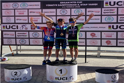 Büyükşehir sporcularından madalya yağmuru