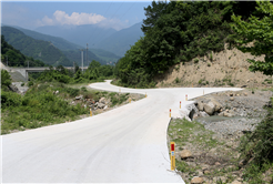 Büyükşehir’den Geyve’nin kırsalına 14 kilometre yeni beton yol