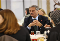 “Öğretmenlik hiçbir ölçüyle tarif edilmeyecek kadar yüce bir meslektir”