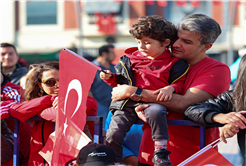 Yusuf Alemdar bulvara sığmayan bayram coşkusuna ortak oldu: “İlelebet nice yüzyıllara…”