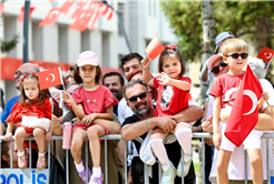 Alemdar, “Zafer coşkumuz ülkemizin dört bir yanında hiç eksilmesin”