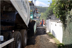 Sapanca’da yollar asfaltla yeni yüzüne kavuşuyor: İlmiye’den Fevziye’ye geçildi