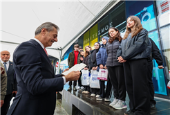 Sakarya'da çocukların 'ufkuna' ışık olacak edebiyat fuarı başladı: İlk günden binlerce misafir akın etti...