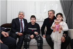 Vali Doğan ve Başkan Alemdar’dan anlamlı ziyaret: “Harun’un nefesine hep birlikte umut olalım”