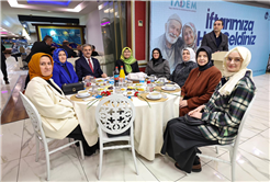 “Başımızın tacı büyüklerimizi asla yalnız bırakmayacağız”