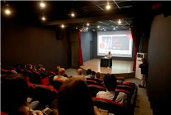 OSM’de film gösterimi ve söyleşinin konusu Lütfi Ömer Akad sineması oldu