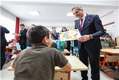 Yusuf Alemdar çocukların karne sevincini paylaştı: “Geleceğe doğru attığınız her adımda yanınızda biz olacağız”