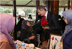 Yusuf Alemdar eli öpülesi büyüklerle kucaklaştı: “Sizlere hürmeti geleceğe miras bırakacağız”