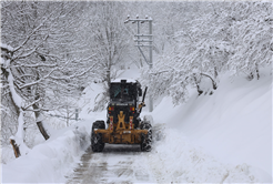 Büyükşehir 24 saat kar mesaisinde: 17 grup yolundan 10’u ulaşıma açıldı