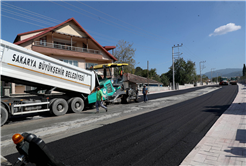 Büyükşehir Karapürçek ulaşımında yepyeni bir sayfa açtı: 5 bin ton asfaltla sil baştan